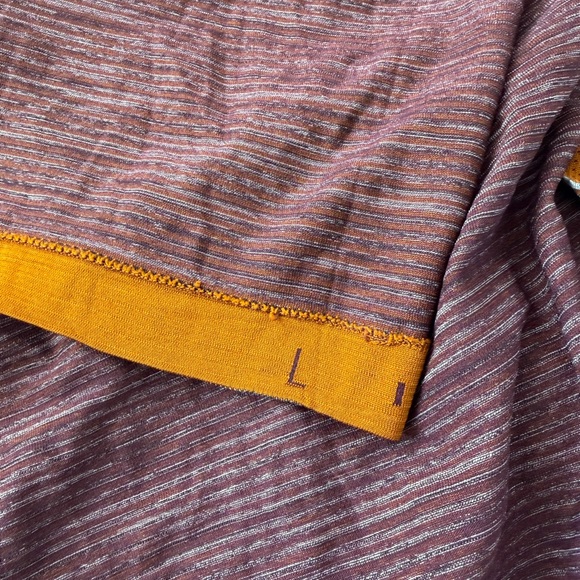 Lululemon Men's Metal Vent Tech Short Sleeve shirt in a Dark Adobe Fools Gold - Picture 6 of 6